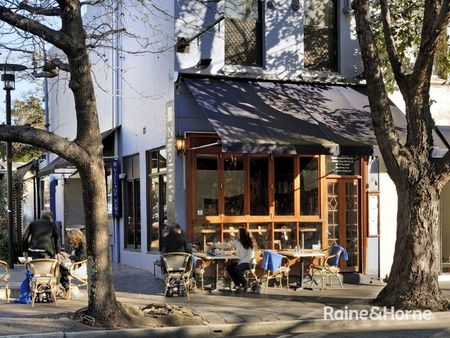 Charming Freestanding Home with Courtyard in the Heart of Woollahra - Photo 2