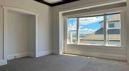 Lovely Home In Superb Location - Photo 4