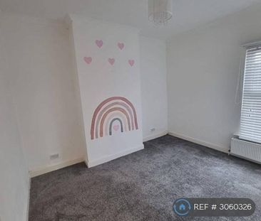 4 bedroom end of terrace house to rent - Photo 6