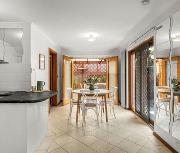 Spacious Townhouse with Exceptional Outdoor Entertaining - Photo 4