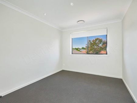 Beautifully Appointed Spacious Duplex - Photo 4