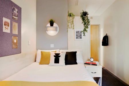 Standard En-suite Single - Photo 2