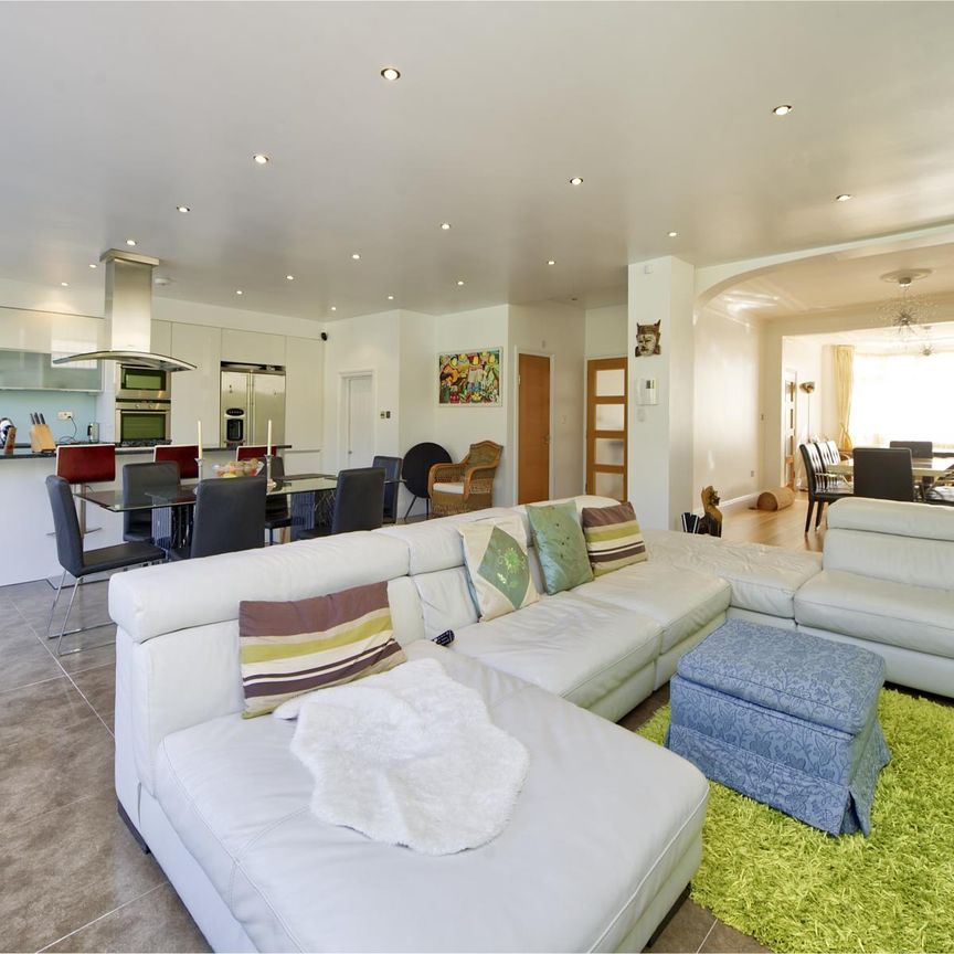 Basing Hill, Golders Green, London, NW11 - Photo 1