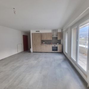 Appartement rénové de 2 pièces en attique - Foto 2