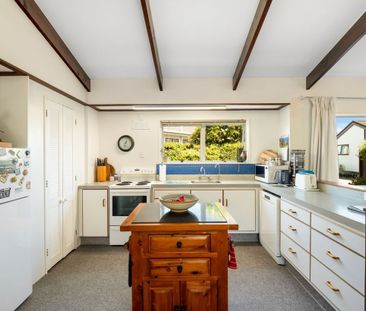 Springvale - 3 Bedrooms - Photo 3