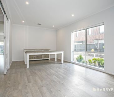 Huge Family Home - Photo 3