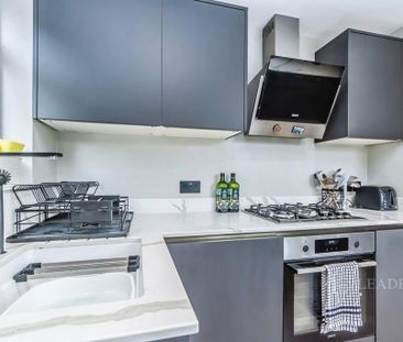 3 bedroom flat to rent - Photo 5
