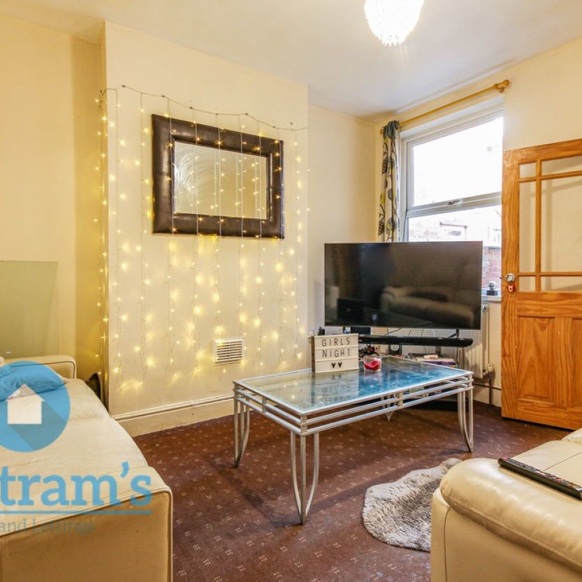 4 bed Semi-Detached House for Rent - Photo 1