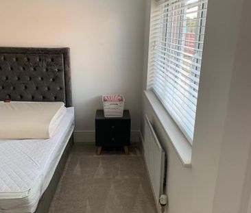 1 bedroom in a house share to rent - Photo 3
