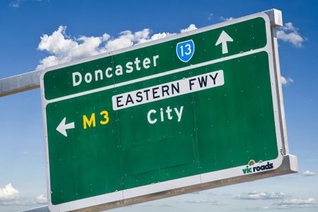 Spacious & Sophisticated Family Living in Blackburn North - Photo 2