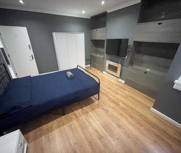 4 bedroom terraced house to rent - Photo 5