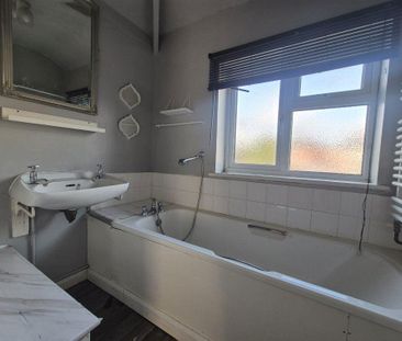 3 bedroom semi-detached house to rent - Photo 6