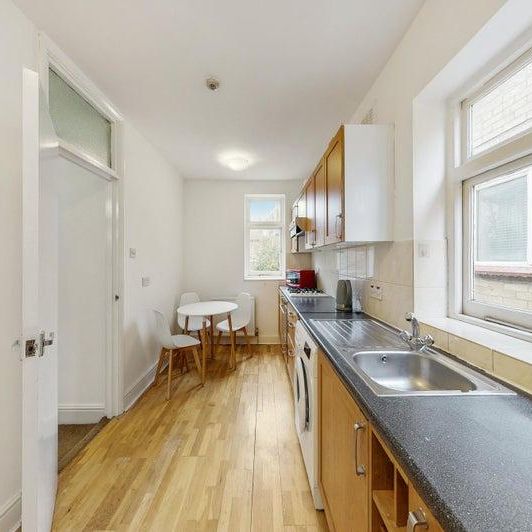 1 bedroom in a house share to rent - Photo 1