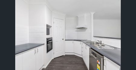 Private Family Oasis in Mount Gravatt East - Photo 2