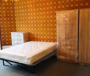 5 Bed Semi-Detached House, Berkshire Gardens, N13 - Photo 1