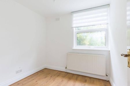 3 bedroom flat to rent - Photo 3