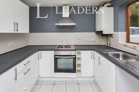 3 bedroom semi-detached to rent Lydstep Close, Oakwood - Photo 5