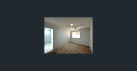 LOCATION !!! CLOSE TO SHOPS AND SCHOOL - Photo 3