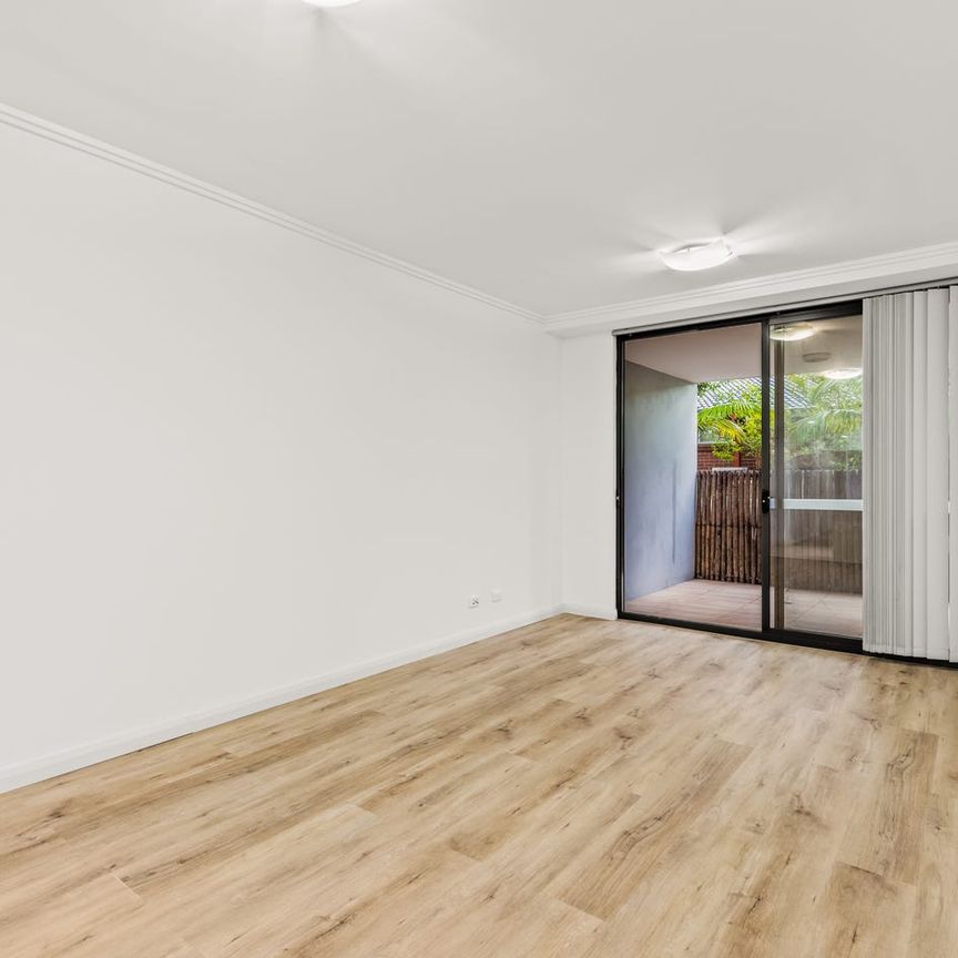 Impressive ground floor unit – private balcony - Photo 1