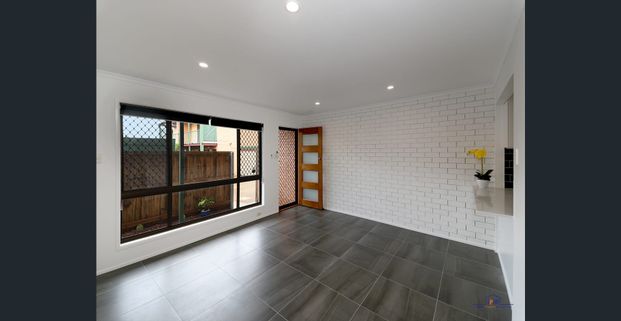 Fantastic location and available now + part furnished! - Photo 1