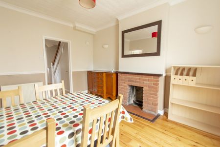 Ensbury Park Road 5 Bed Student House - Photo 2