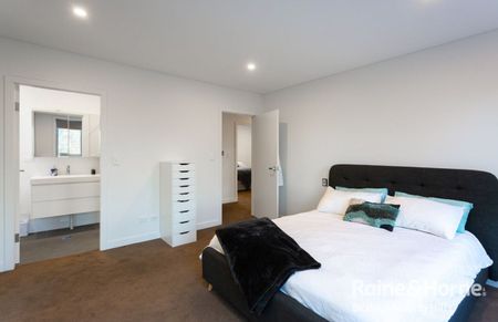 MODERN FIVE BEDROOM DUPLEX - Photo 3