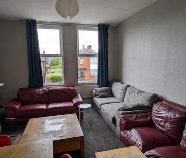 1 bedroom in a house share to rent - Photo 2
