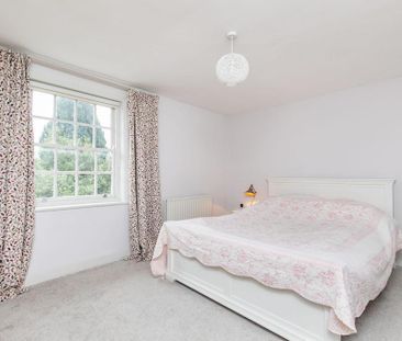 2 bedroom end of terrace house to rent - Photo 3