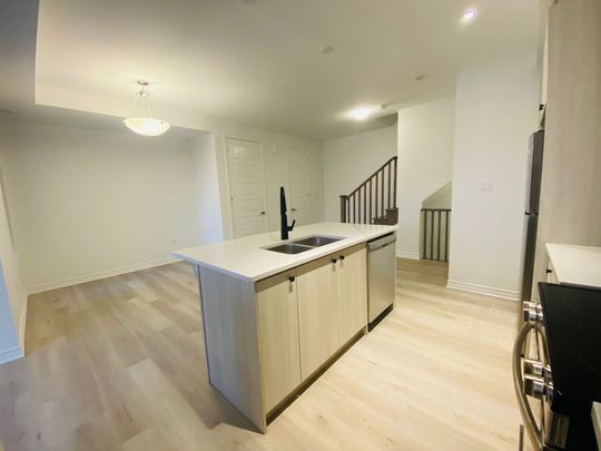 For Lease - 20 Ennerdale Street, Barrie, Ontario - Photo 1