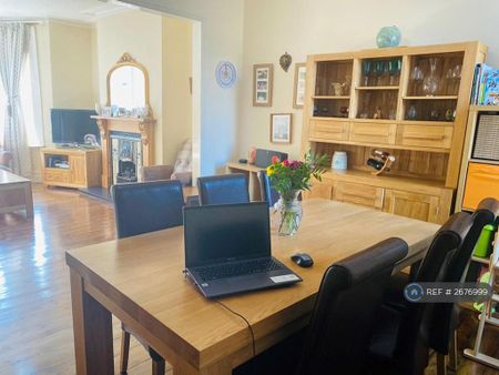 3 bedroom terraced house to rent - Photo 3