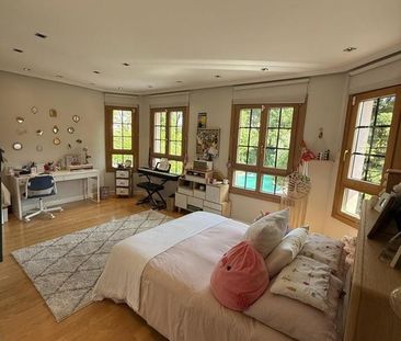 5 bedroom luxury Villa for rent in Madrid, Spain - Photo 5