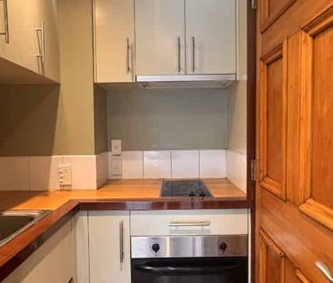 STYLISH STUDIO APARTMENT: - Photo 1