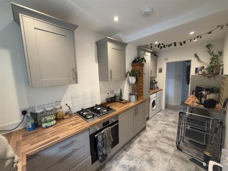2 bedroom flat to rent - Photo 5