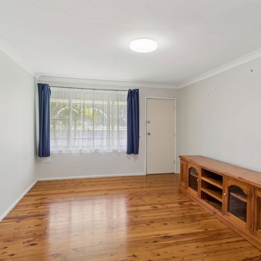 Well Presented Two-Bedroom Unit Near Schools and Shops! - Photo 1