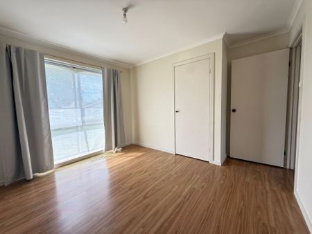 Charming 3-Bedroom Home in Altona Meadow - Photo 5