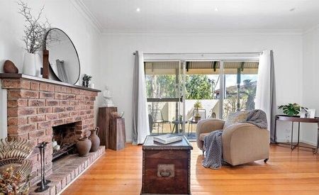 Cheltenham - Photo 2