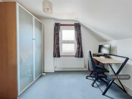 2 bedroom flat to rent - Photo 3
