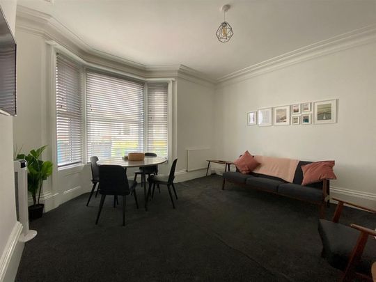 1 bedroom in a house share to rent - Photo 1