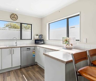 Spacious Family Living in Massey - Photo 3