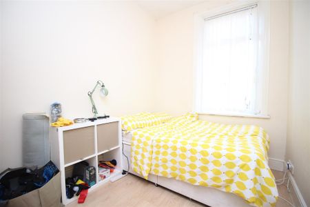 2 bedroom Student Flat to rent in King John Terrace, Heaton, Newcastle upon Tyne, NE6 - Photo 4