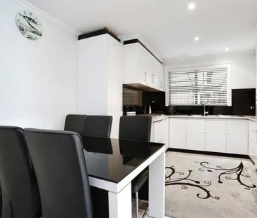 LOVELY 3 BEDROOM HOME - Photo 3