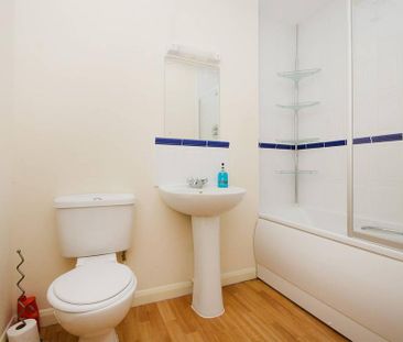 2 bedroom flat to rent - Photo 6