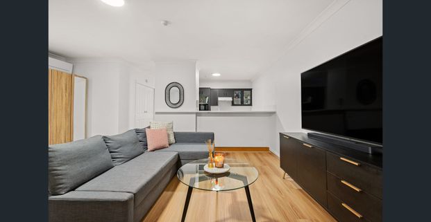 Spacious Inner-City Apartment with Huge Private Terrace - Photo 1