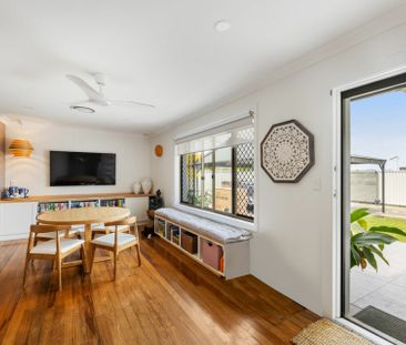Relaxed Coastal Living � 400m from Tugun Beach Front with Pool - Photo 3