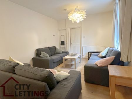 6 Bedroom End Terraced House - Photo 3