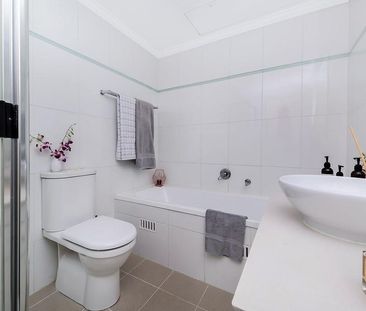 1 Bedroom Apartment available at Trafalgar - Photo 5