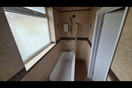 3 Bed Terraced House, Lichfield Road, E6 - Photo 3