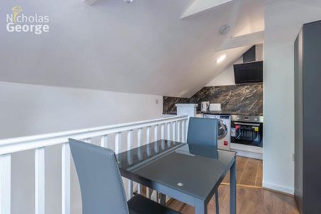 Studio to rent - Photo 5