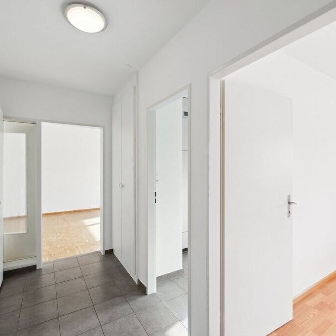 Bright 2-room apartment with balcony - Photo 1