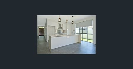 STUNNING HOPE ISLAND HOME - Photo 5